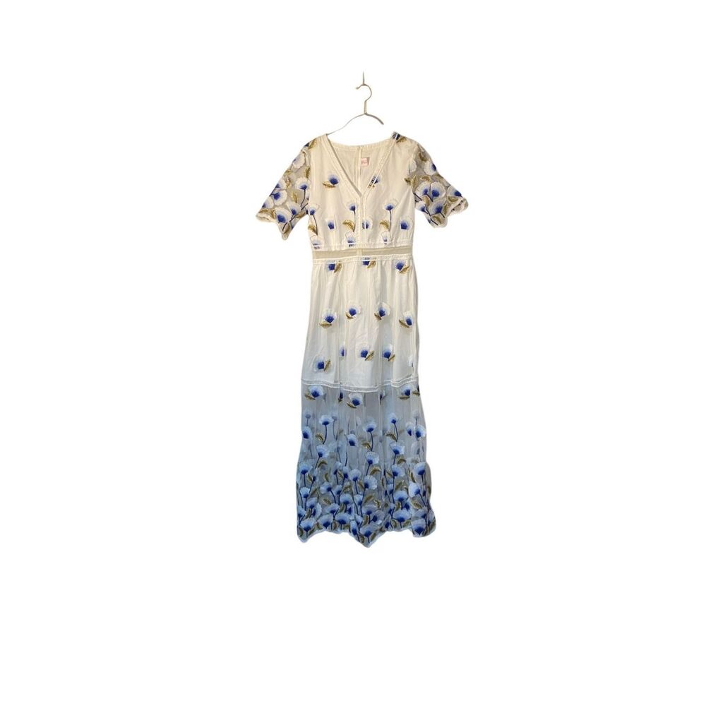 Queens family studio, the white dreamland maxi dress Cottage core L
